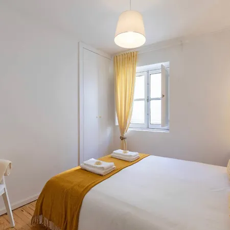 Alfama Historical Stylish 1 Br דירה *